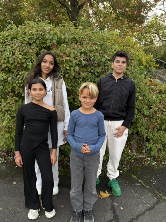Am Freitag, 9.10.26 wurden an der Mönchbergschule die neuen Schülersprecherinnen und Schülersprecher gewählt! Wir gratulieren ganz herzlich und freuen uns auf eine tolle Zusammenarbeit, viele gute Ideen und ein gemeinsames Gestalten unseres Schullebens.